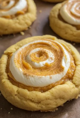 Crumbl pumpkin pie cookies